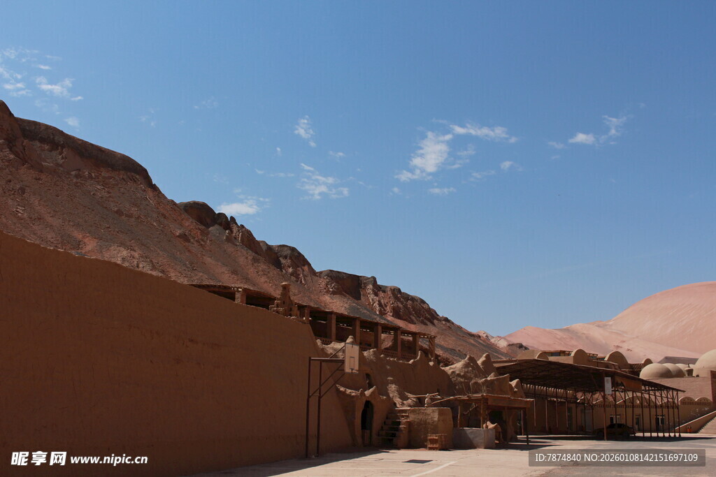 沙漠中的古老建筑群落