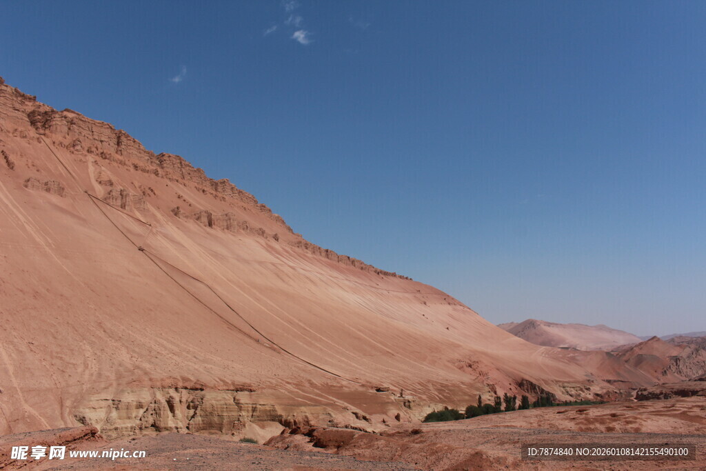 壮丽沙漠山脉景观