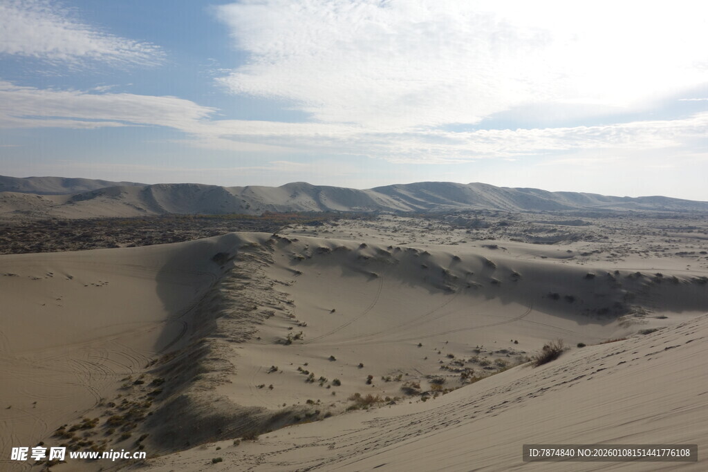 俯瞰广袤沙漠景观