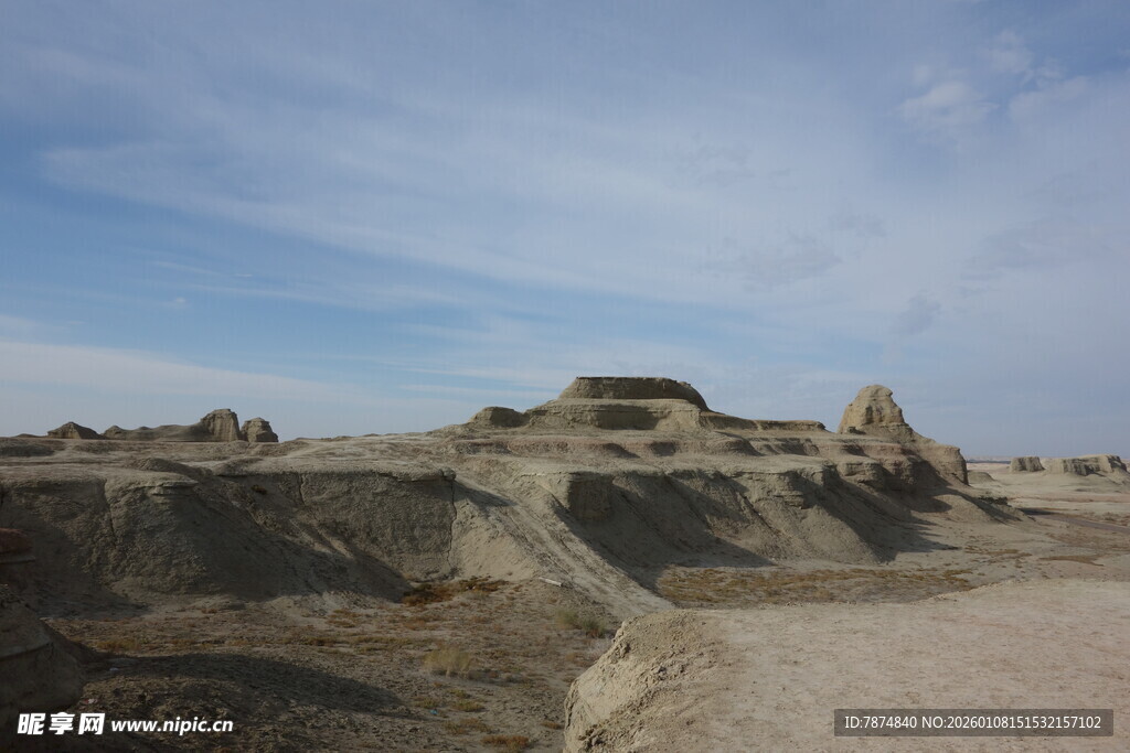 荒凉戈壁地貌景观