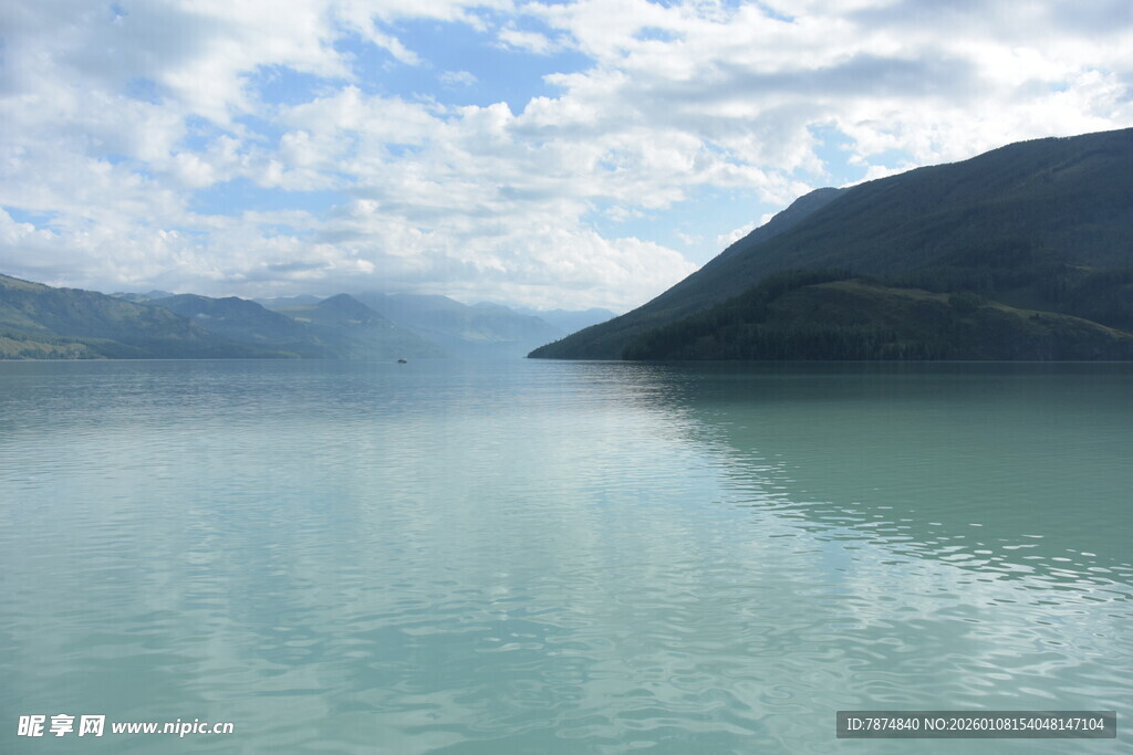 宁静山水湖景风光图