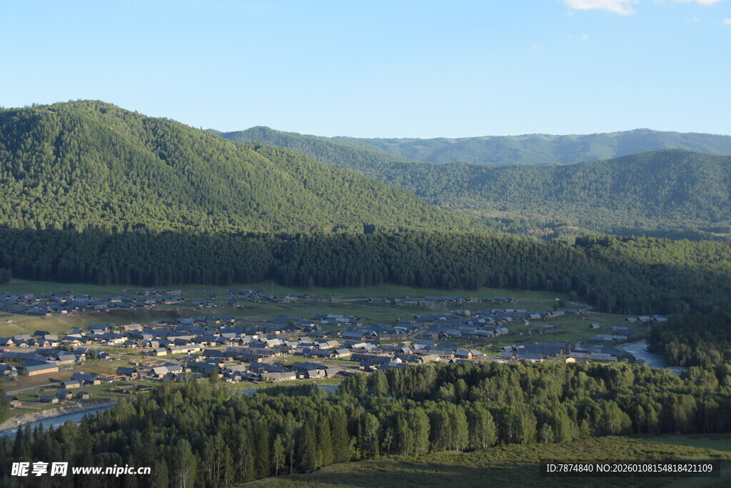 山间村落 绿意环绕的美景