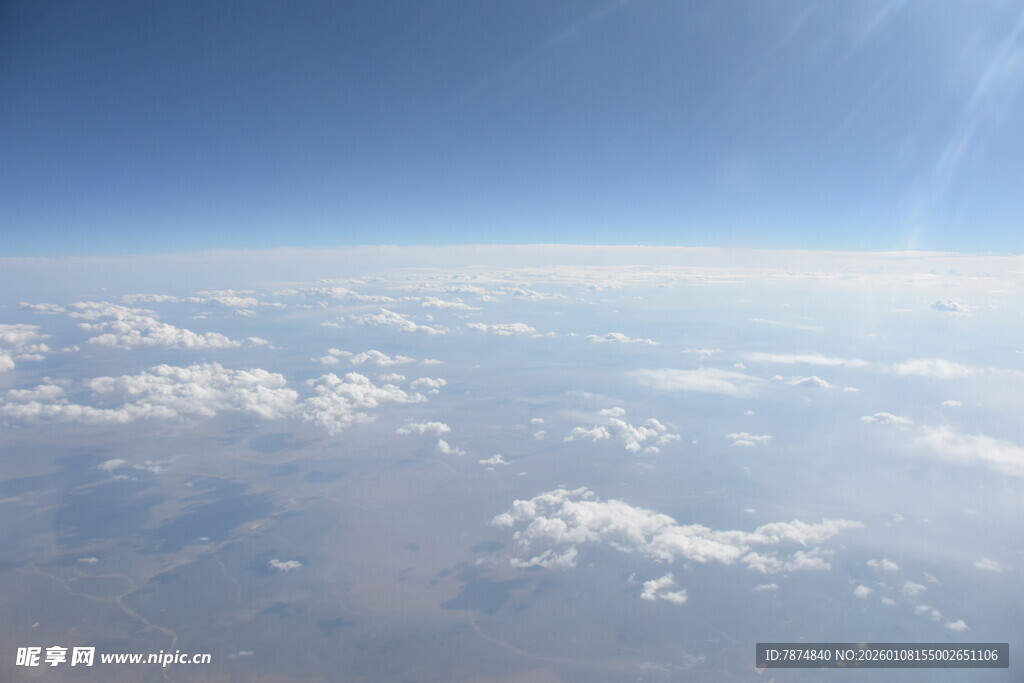 高空俯瞰云海蓝天美景