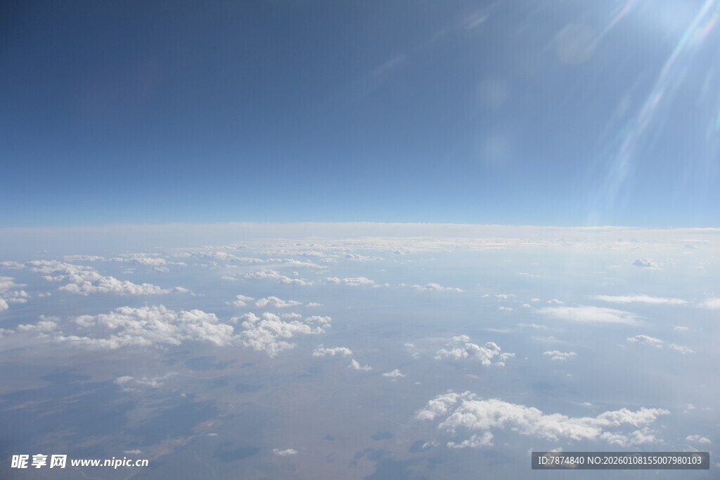 高空俯瞰云海蓝天美景