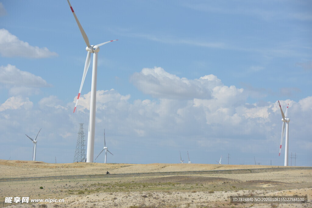 草原上的风力发电机组