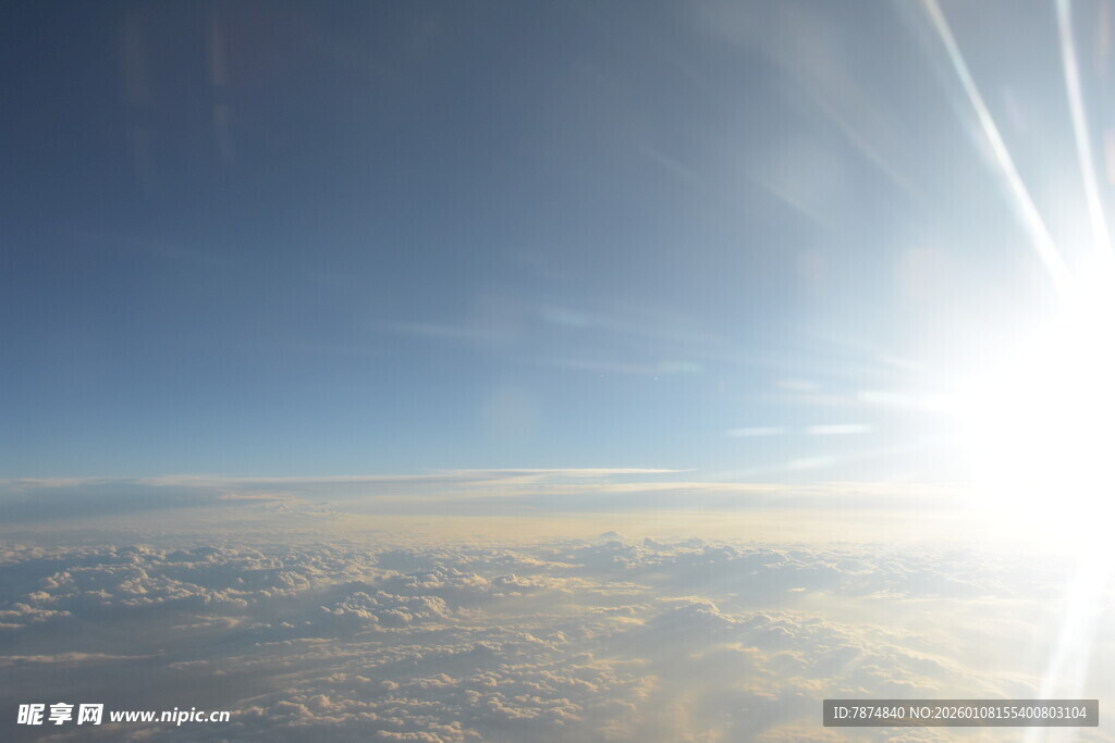 高空之上的壮丽日光景象