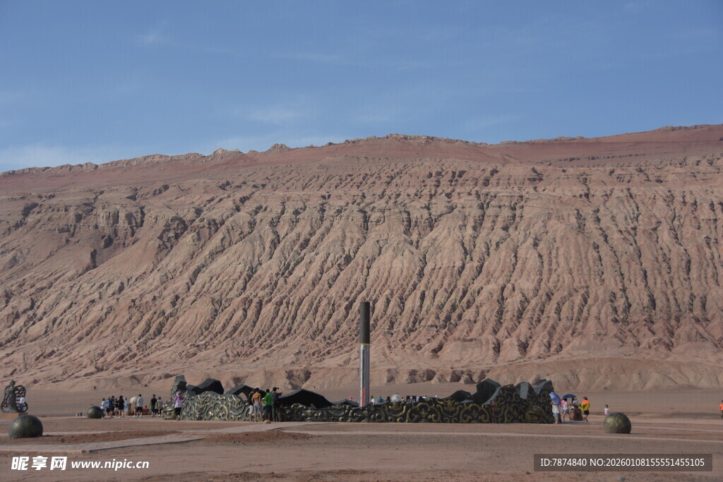 沙漠中的独特纹理地貌