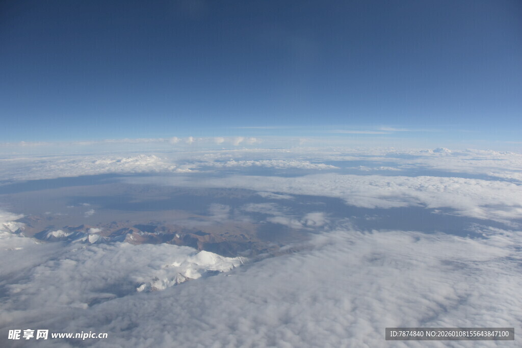 高空俯瞰云海壮丽景观