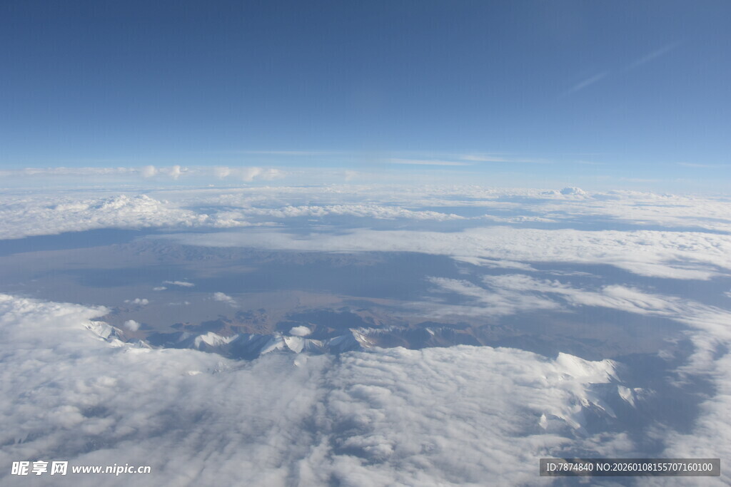 高空俯瞰云海壮丽景观