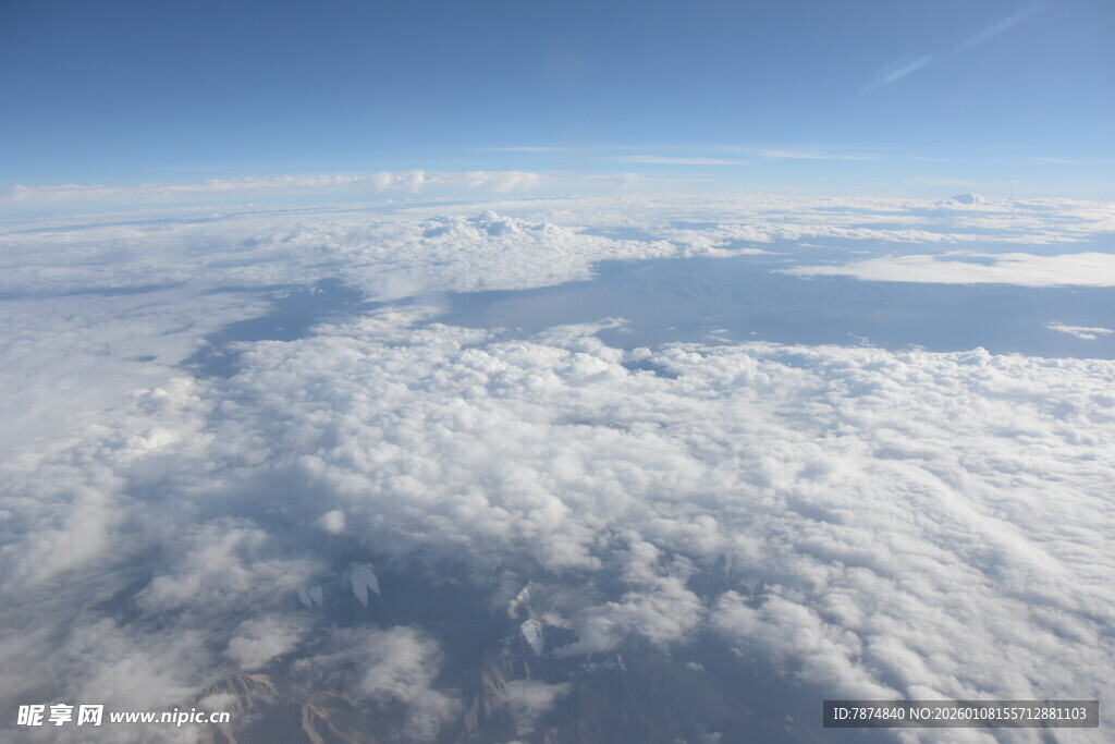 高空俯瞰云海壮丽景观