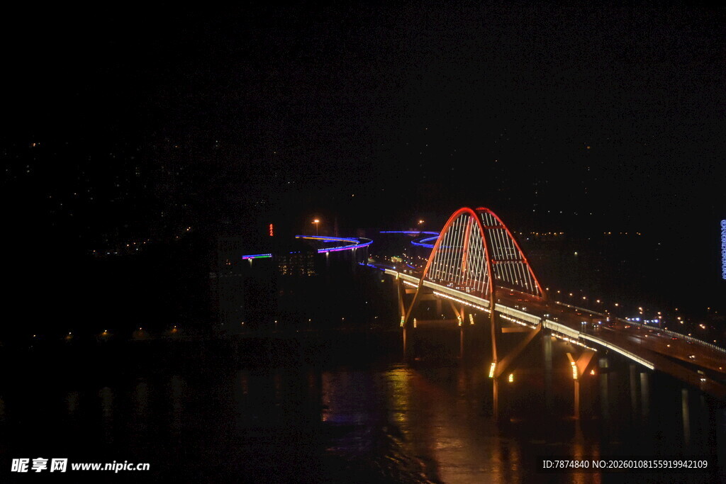 夜晚璀璨灯光下的桥梁