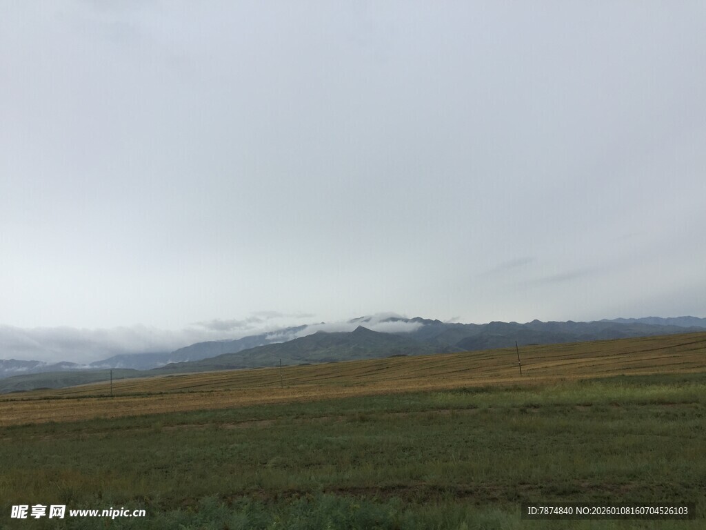 草原远景 天际云雾缭绕