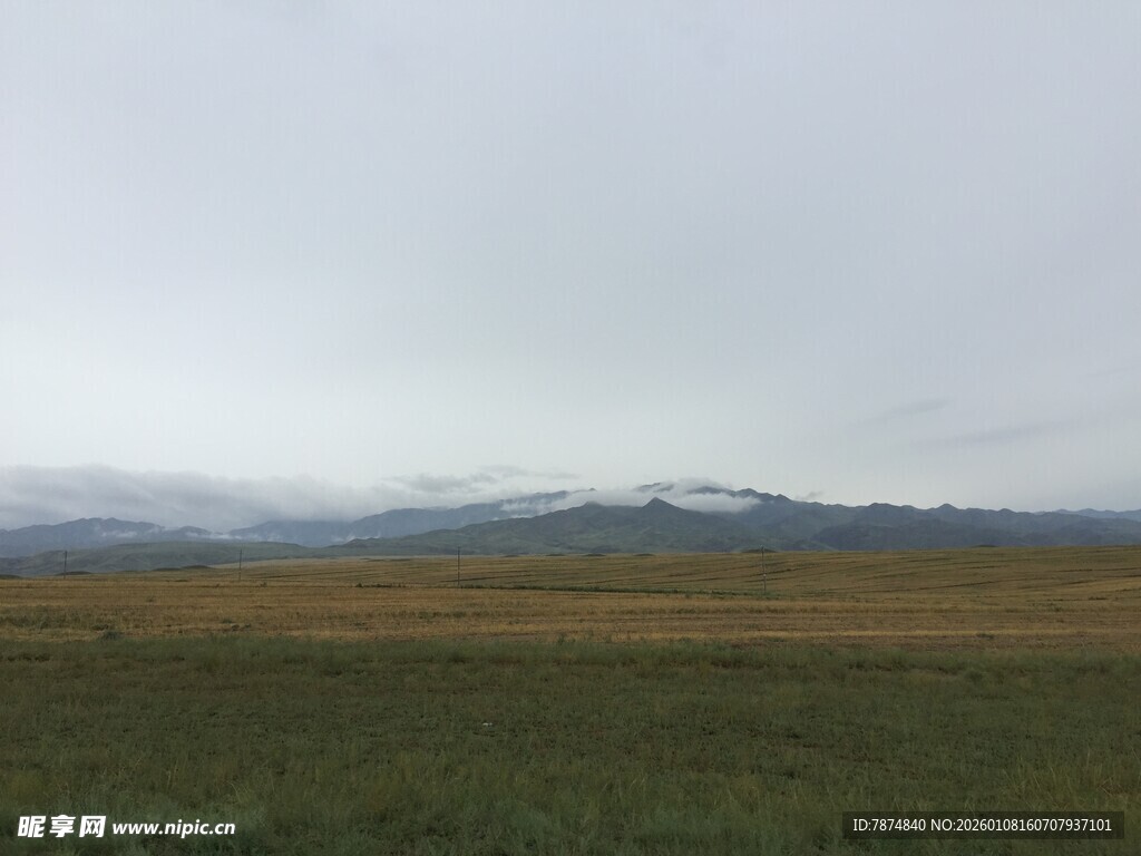 广袤草原上的朦胧天际