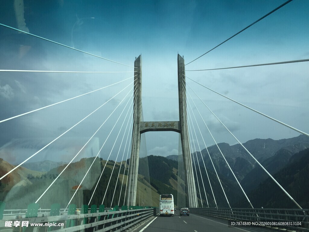 宏伟跨海大桥的壮丽景观