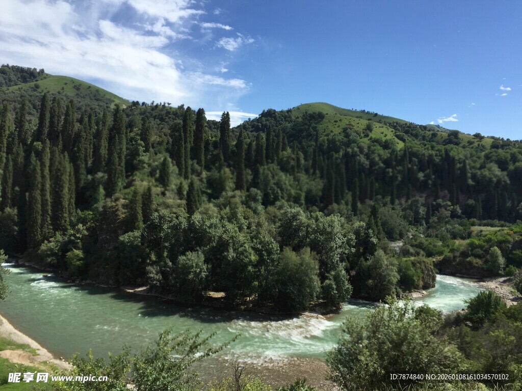 青山绿水间的秀丽河谷