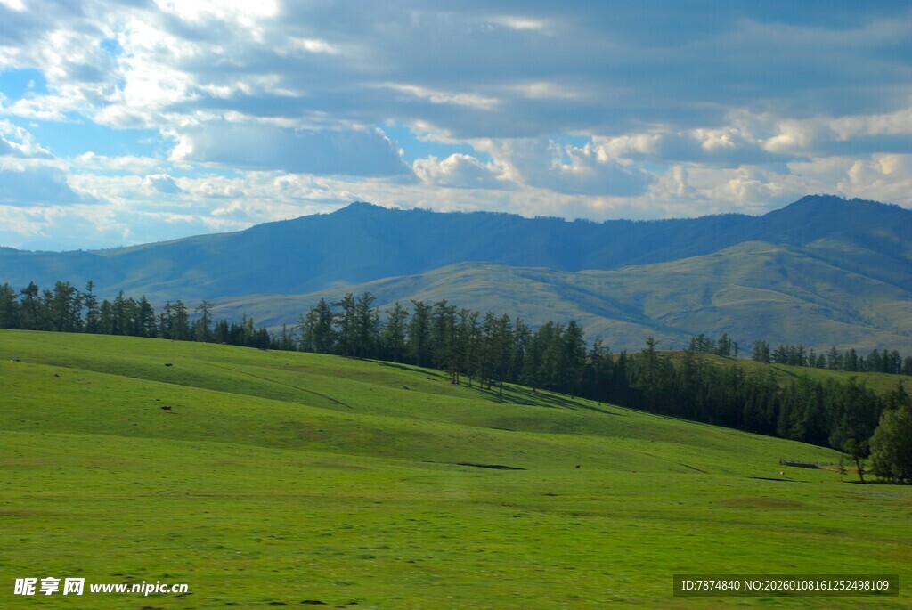 草原风光与远山美景