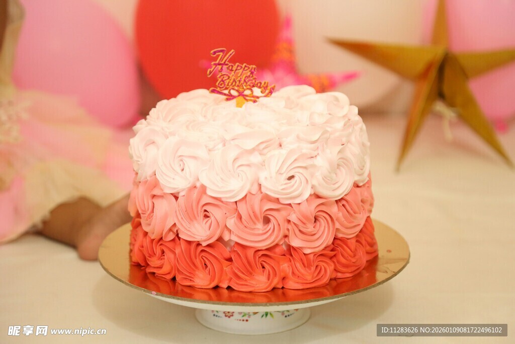 渐变花朵装饰精美蛋糕