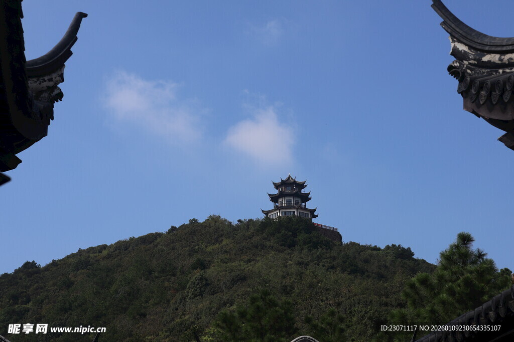 山巅古亭之景