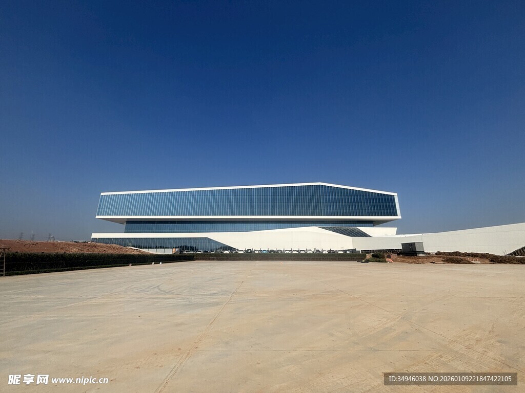 沙漠中的现代建筑奇观