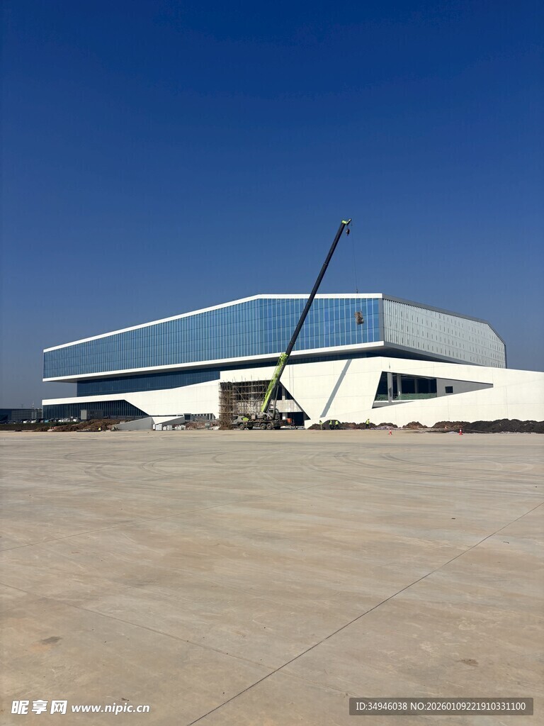 现代风格的大型建筑外观