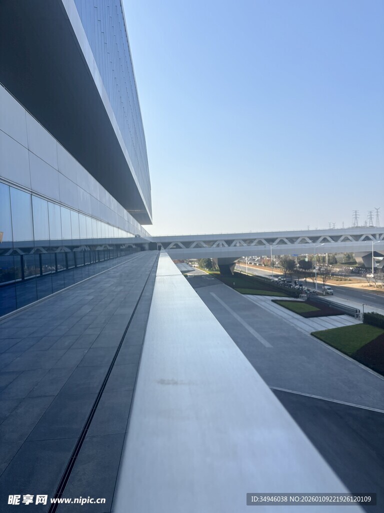 现代建筑外观的独特视角