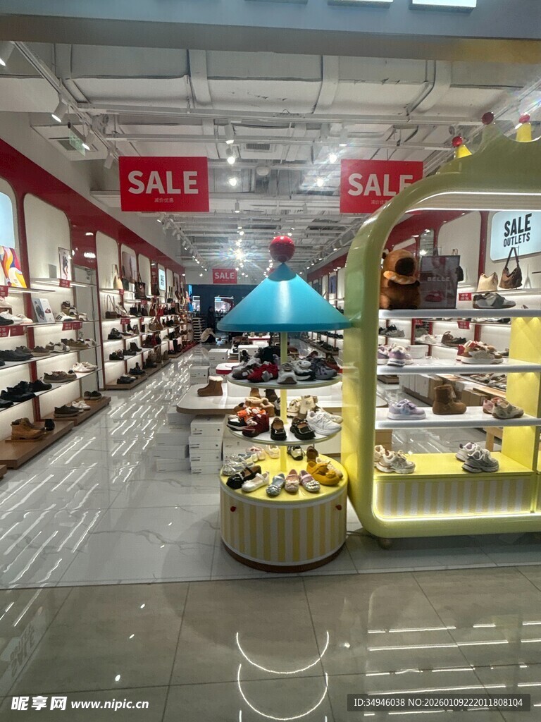 商场鞋类区促销场景