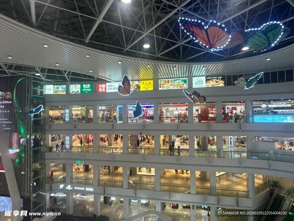 繁华商场内部景象