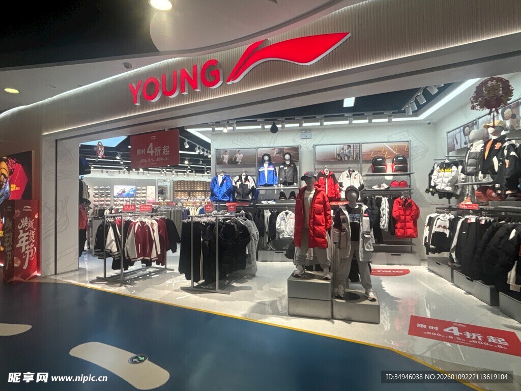 安踏运动品牌店铺陈列