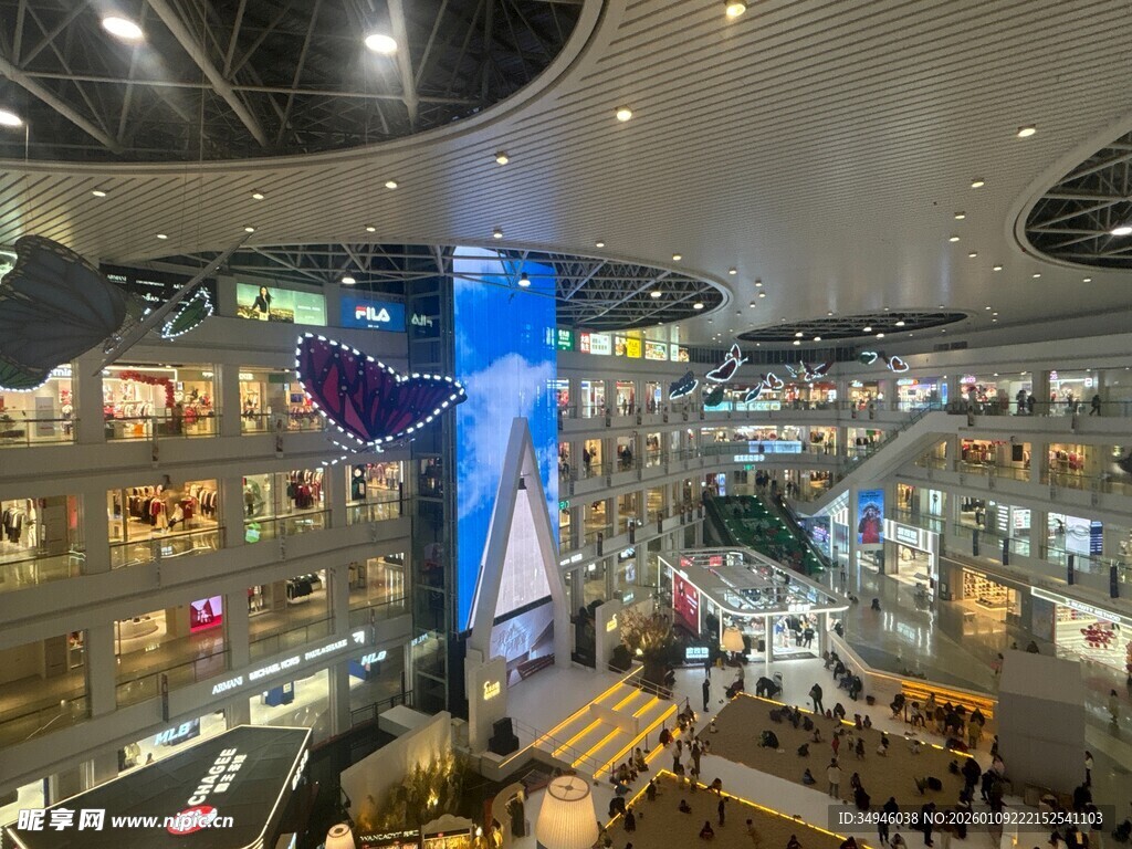 繁华商场内部全景