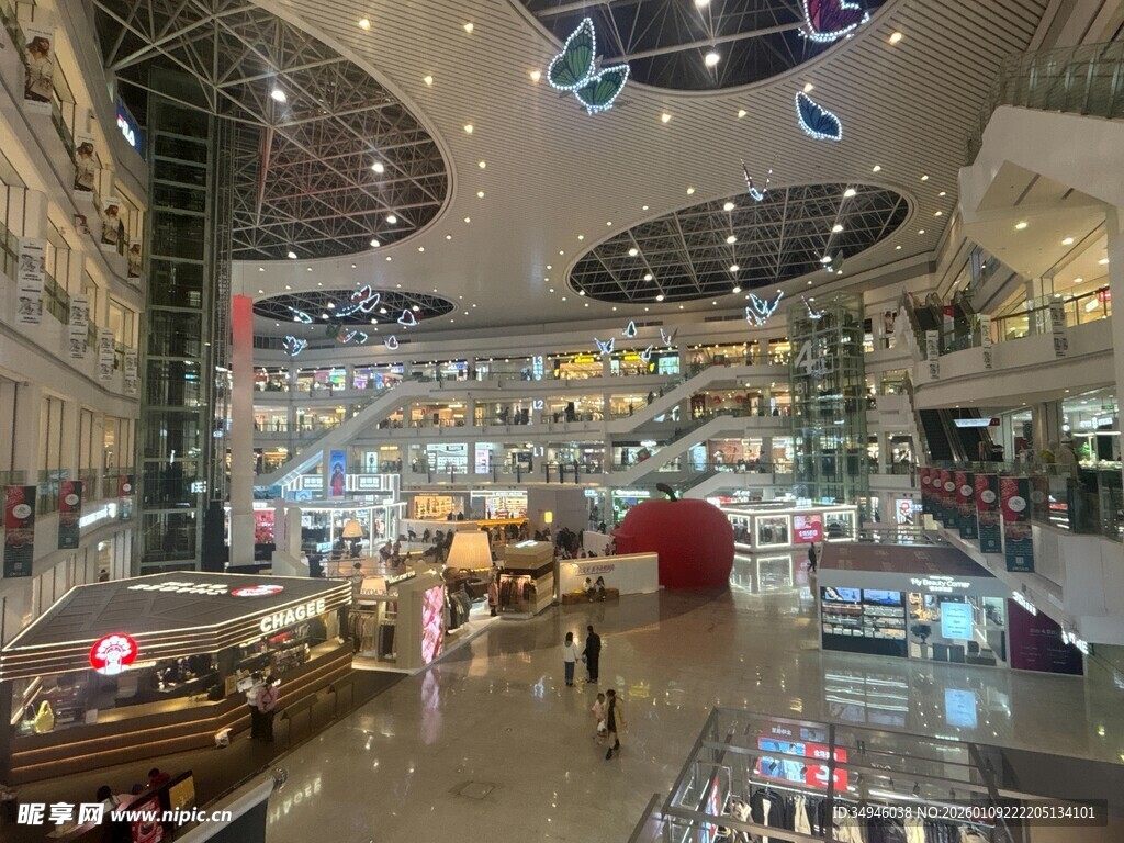 繁华商场内部景象