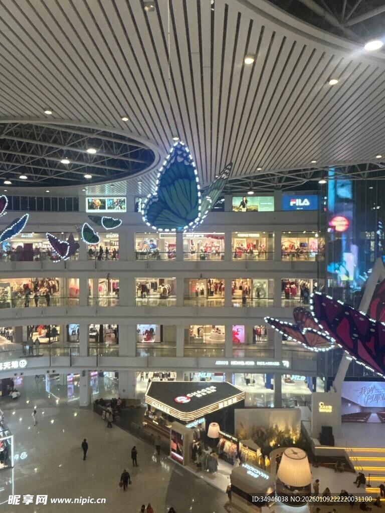现代繁华商场内部景象
