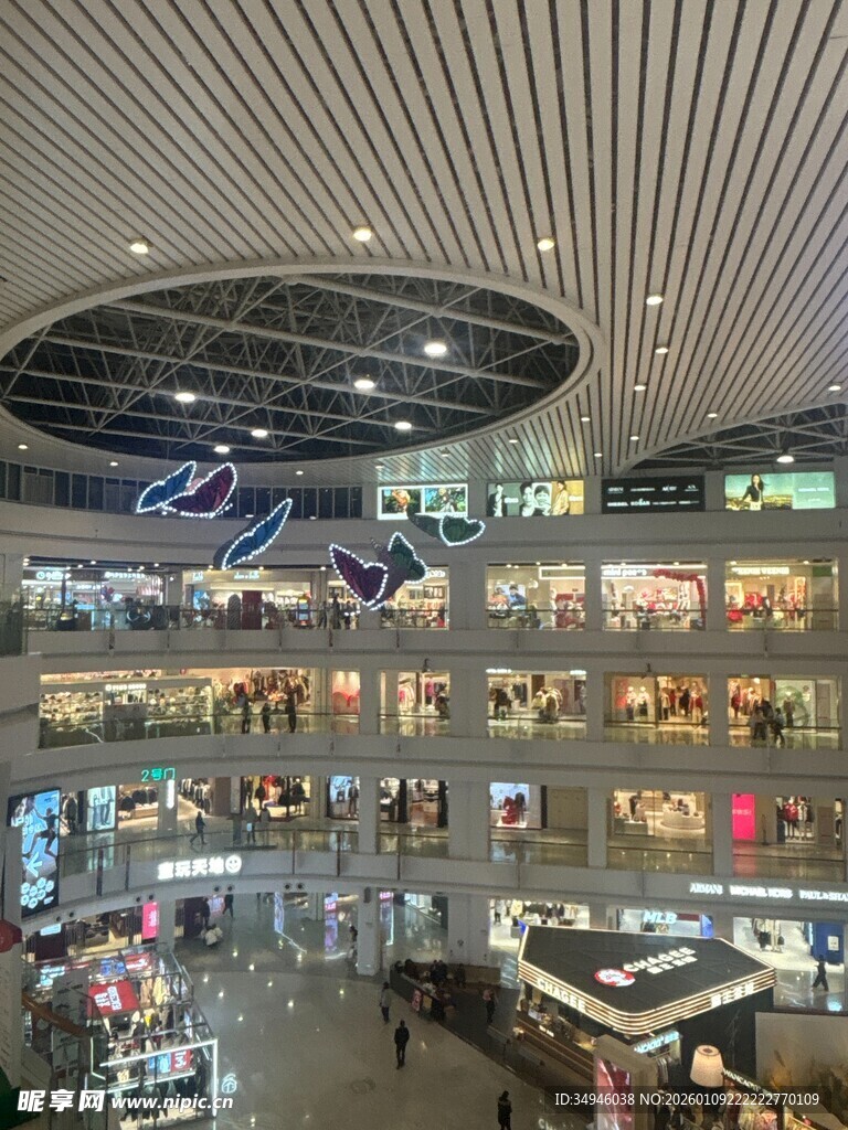 繁华商场内部全景