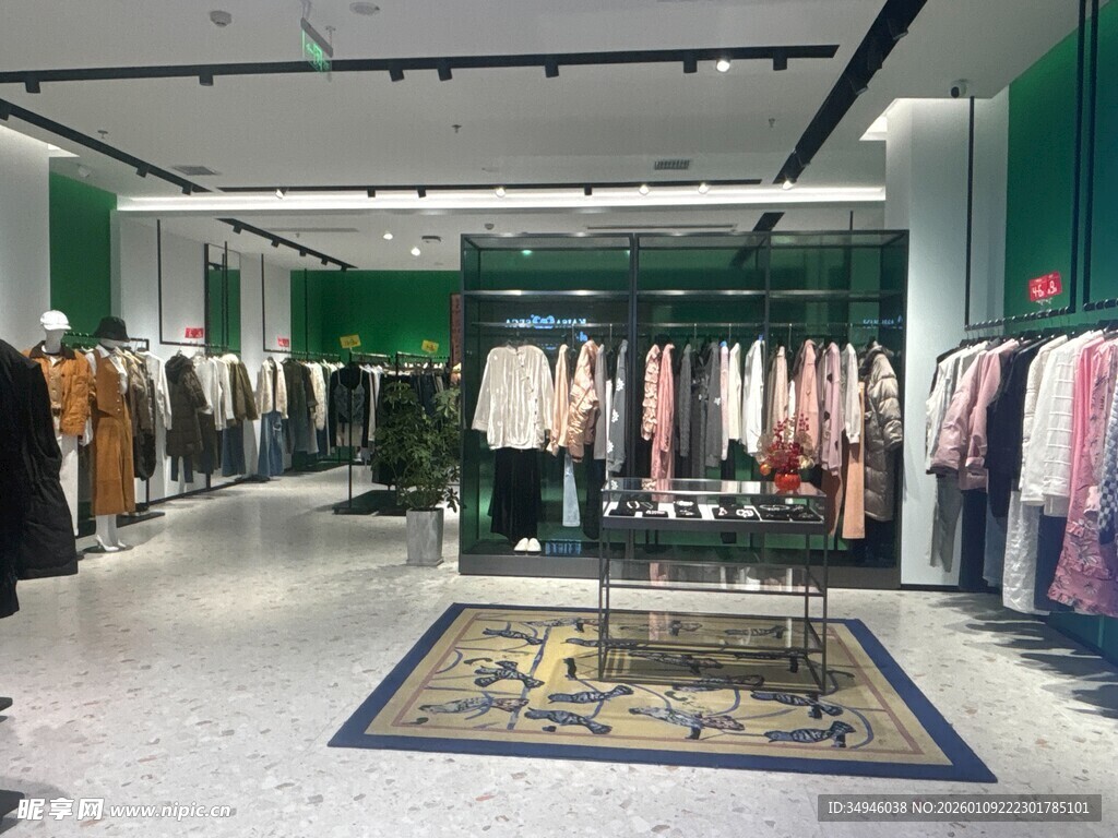 时尚服装店内部陈列展示