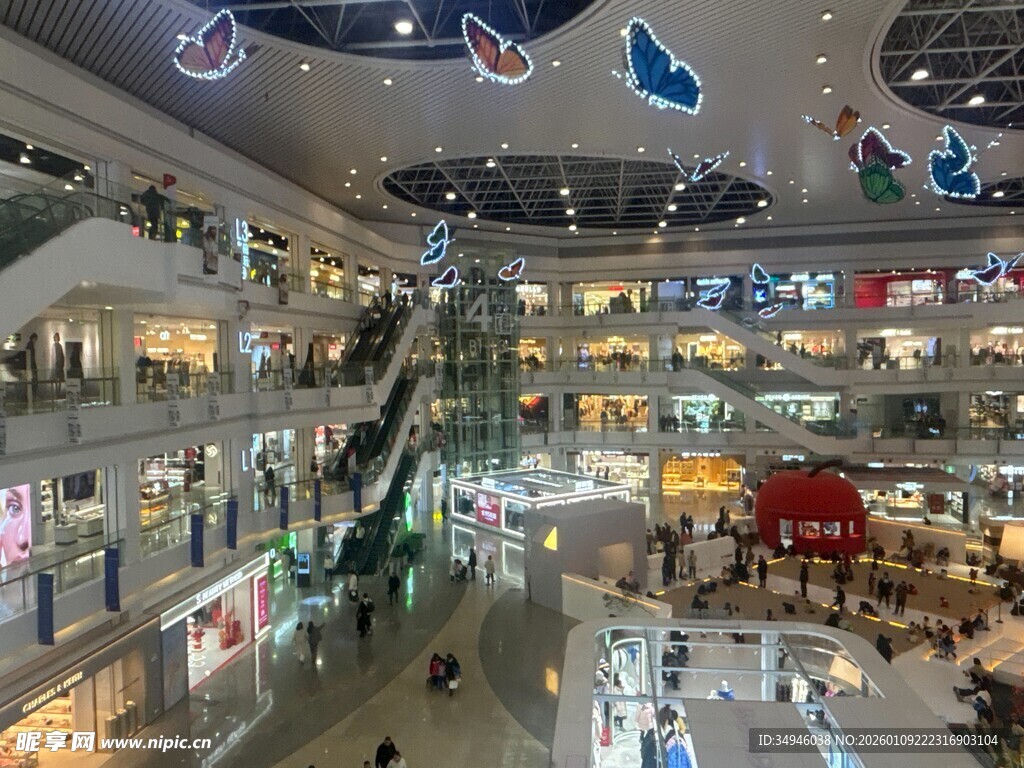繁华商场内部景象