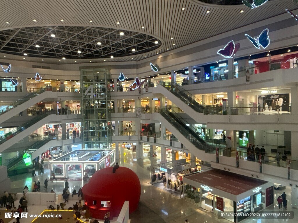 繁华商场内部全景展示