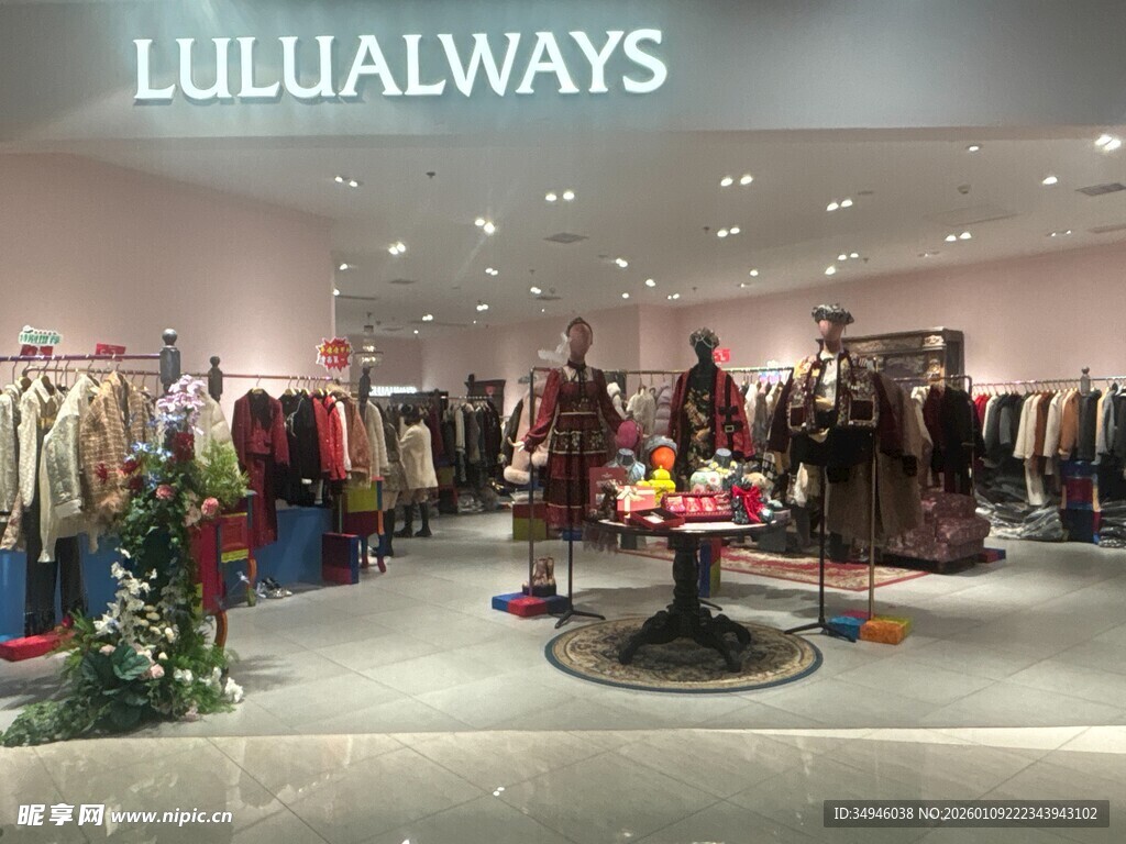 品牌服装店内景