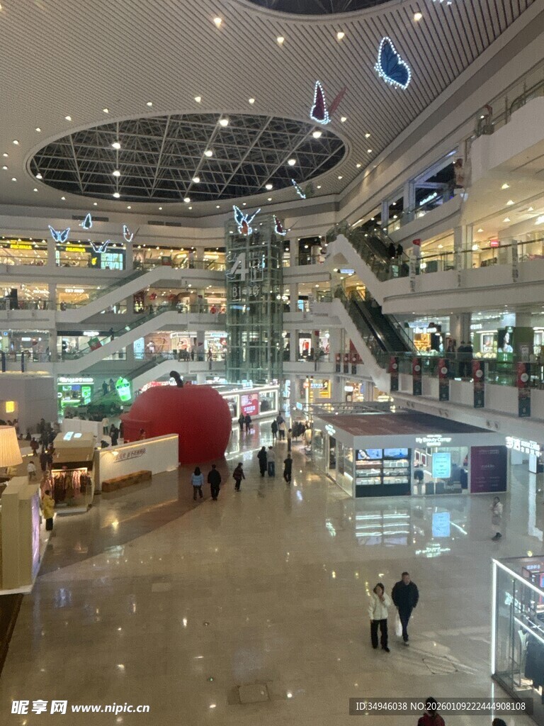 繁华商场内部景象