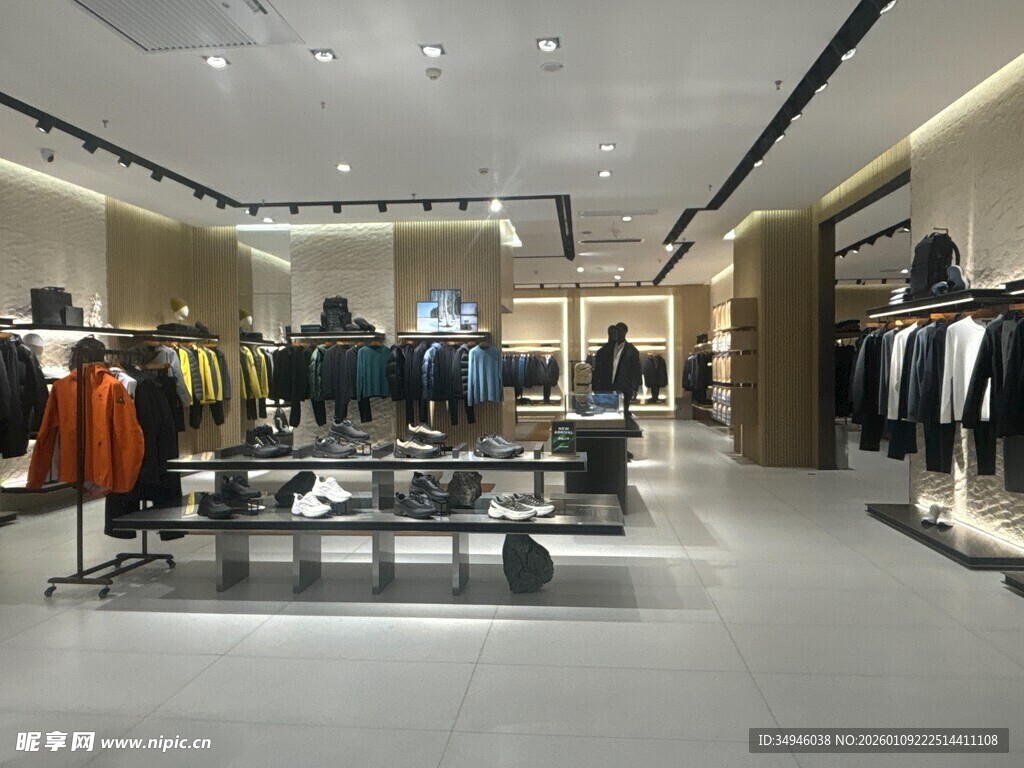 时尚服装店内部陈列展示