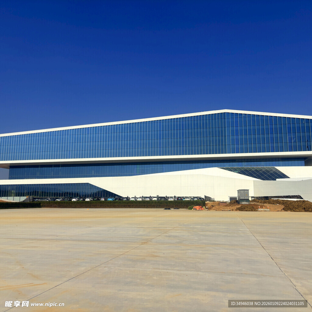 现代风格的大型建筑外观