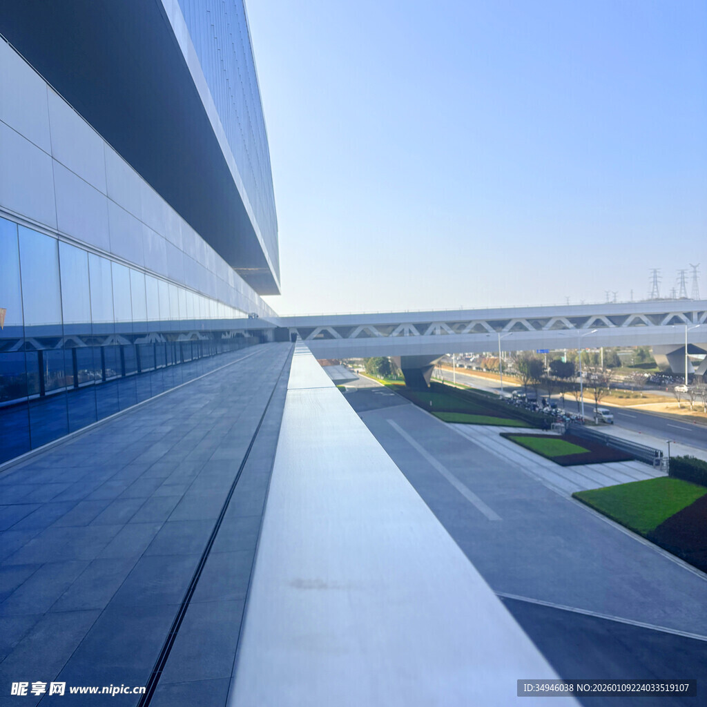 现代建筑外观的独特视角