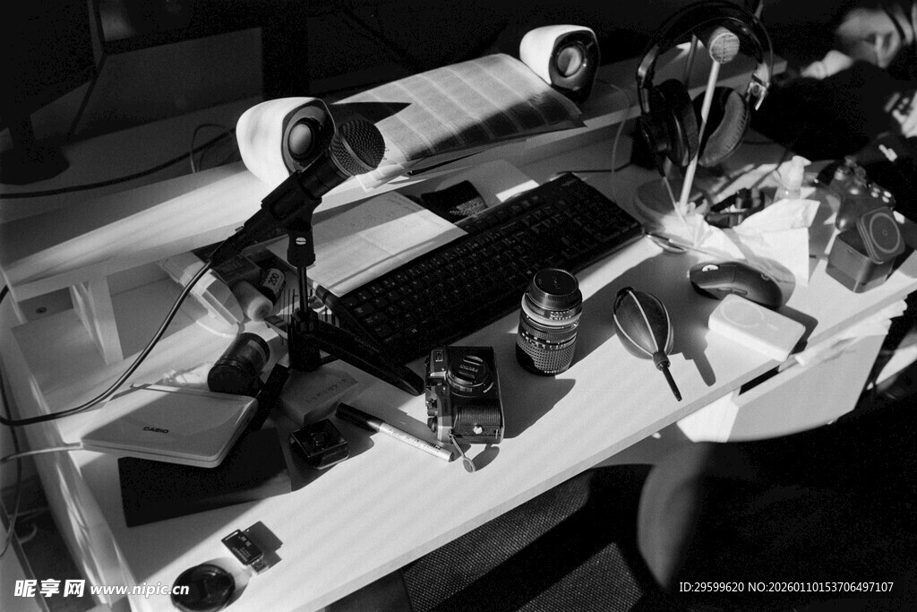 实验室中的科研操作场景