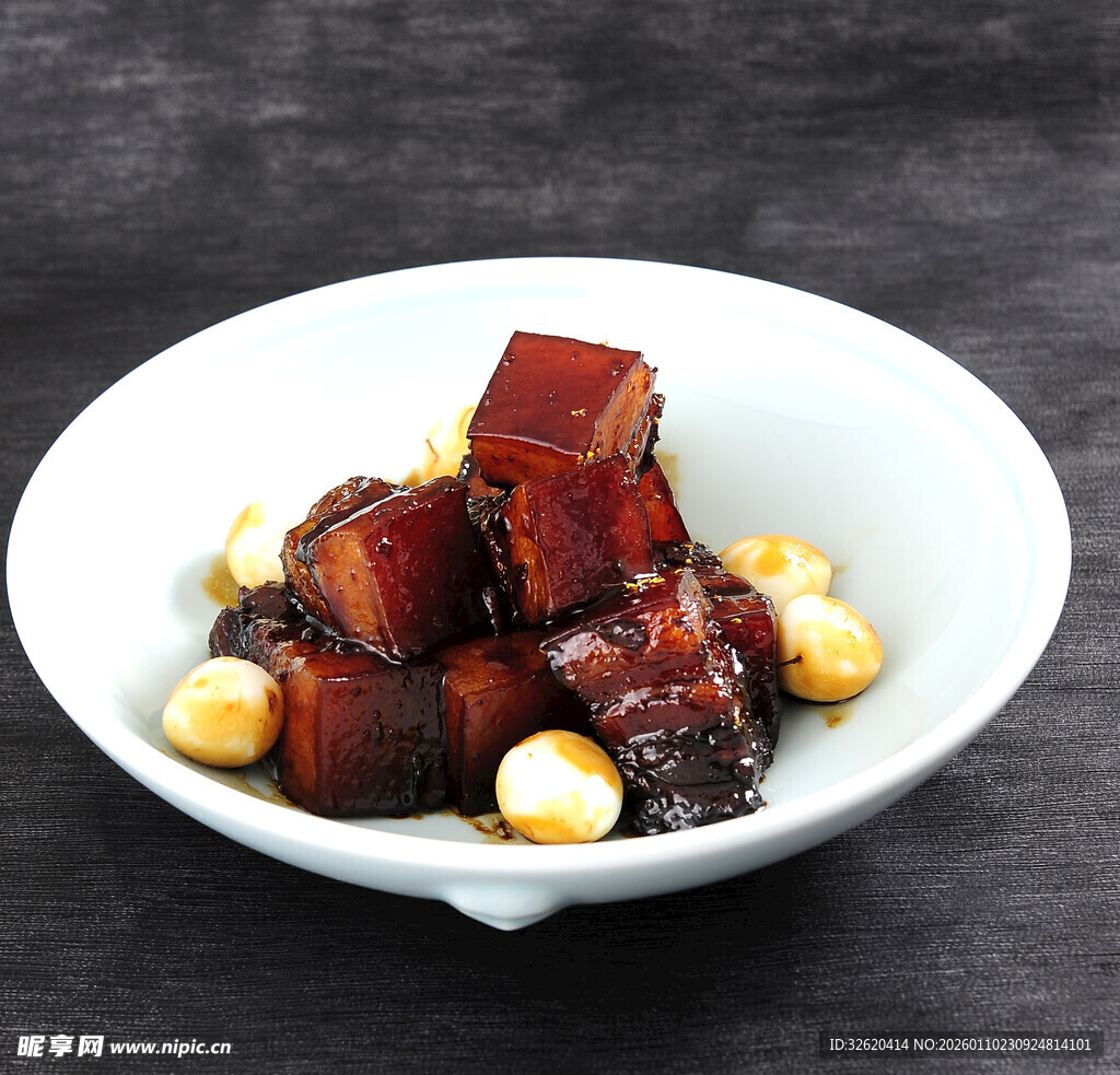 红烧肉配鹌鹑蛋