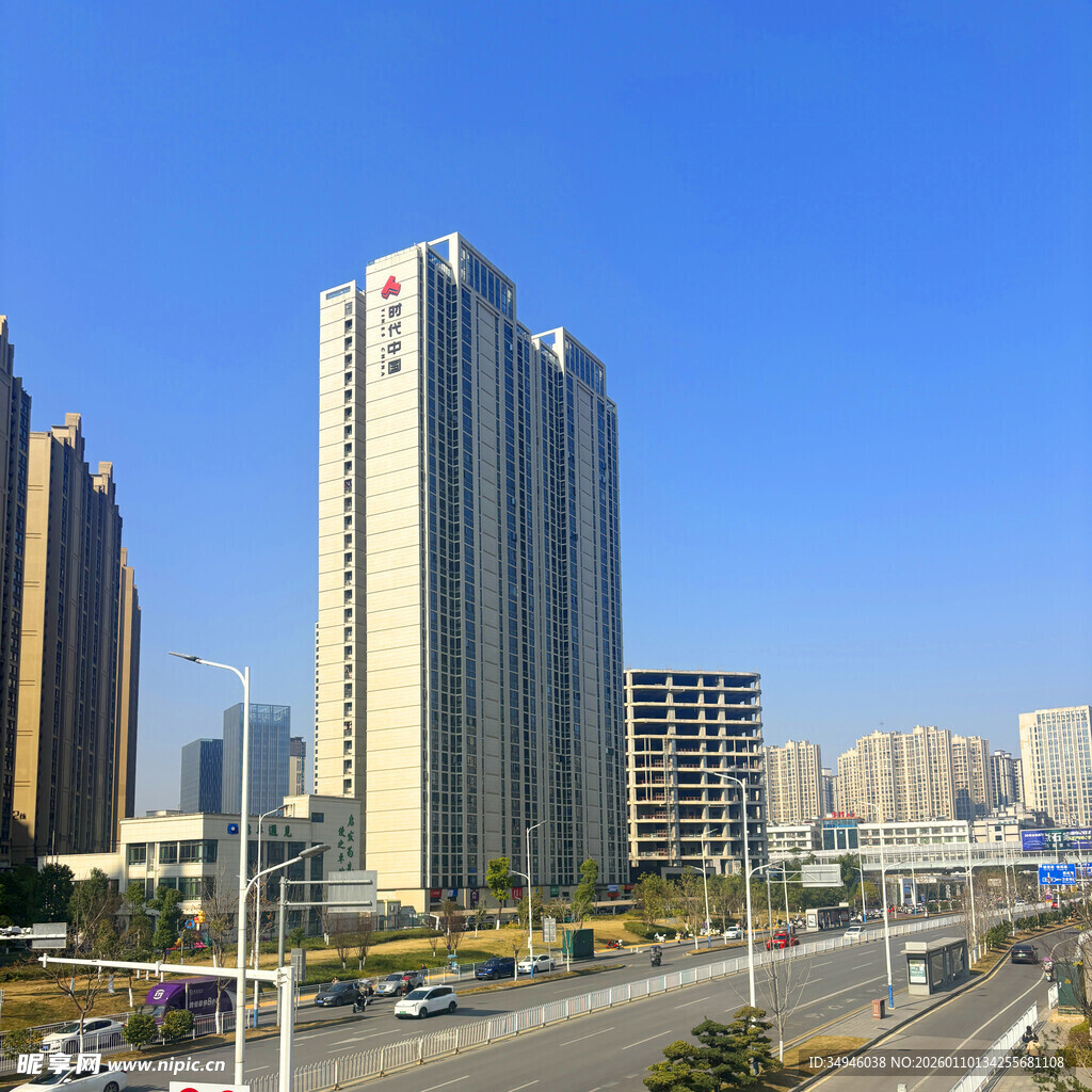 城市高楼与道路景观