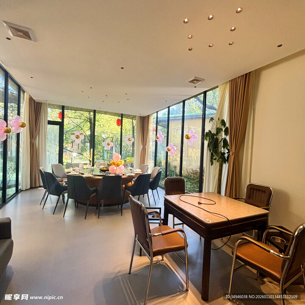 现代简约风餐厅室内景致