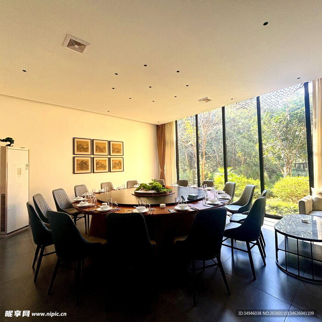 现代简约风格明亮餐厅空间