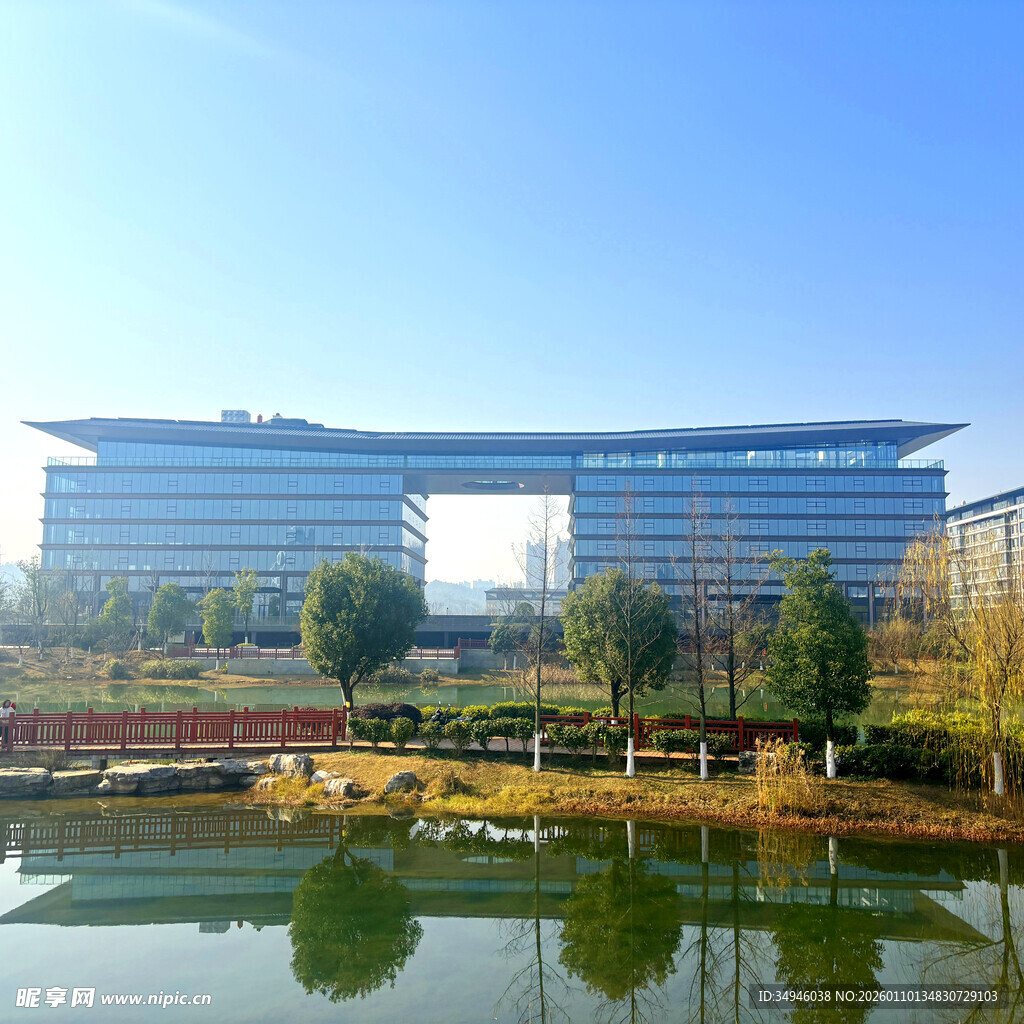 现代临水办公建筑景观