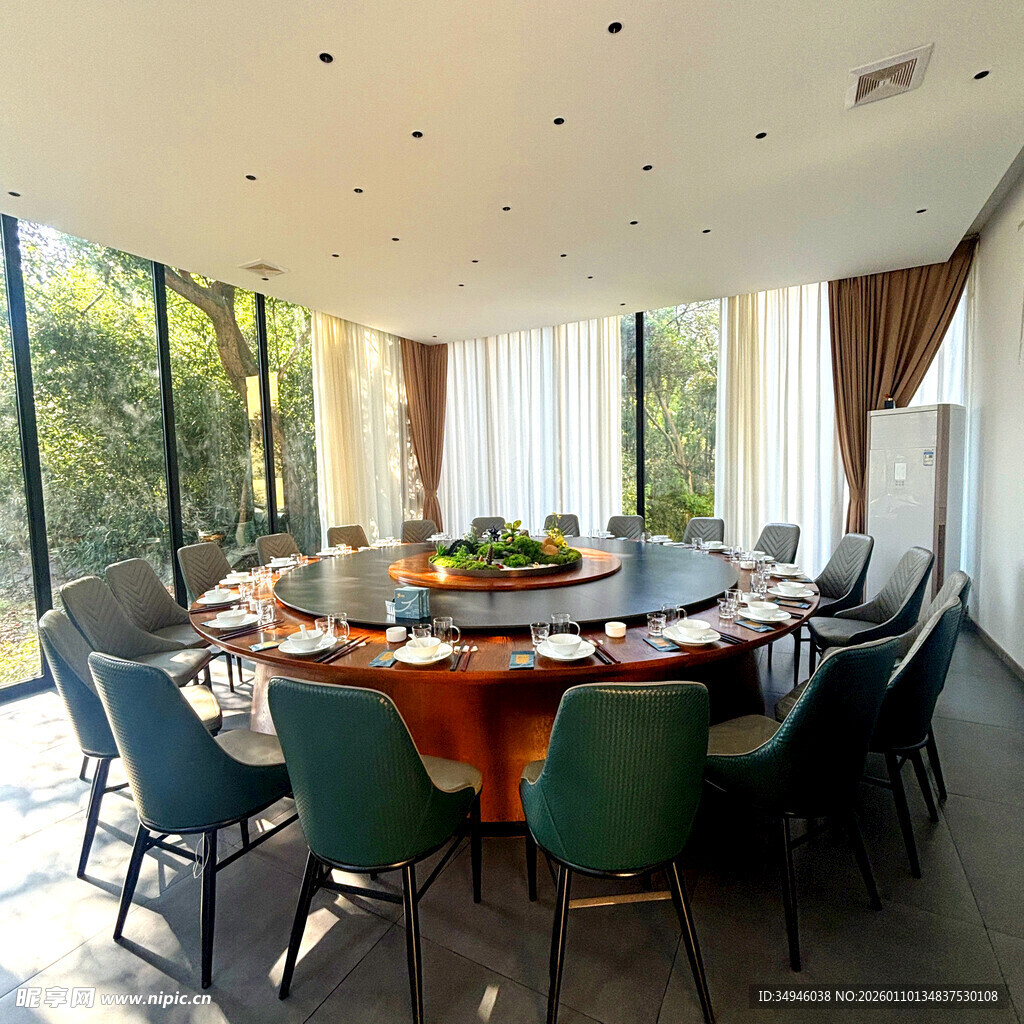 现代风格圆形会议餐桌场景