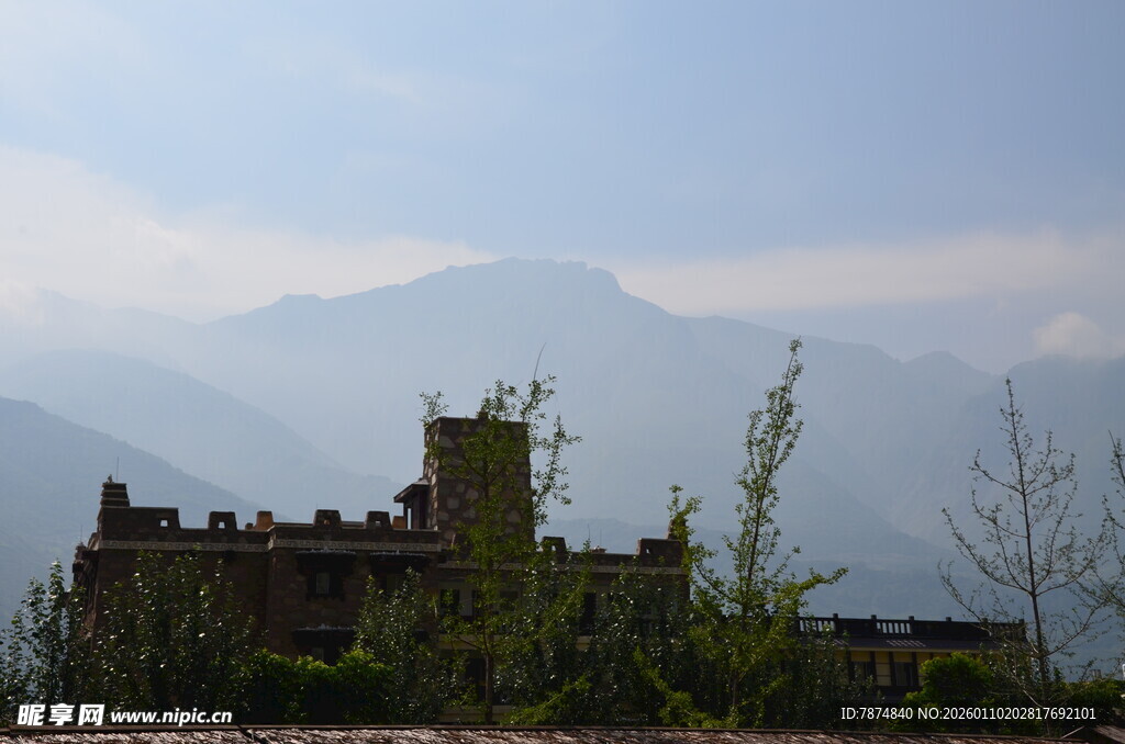 山间古堡 尽显岁月沧桑