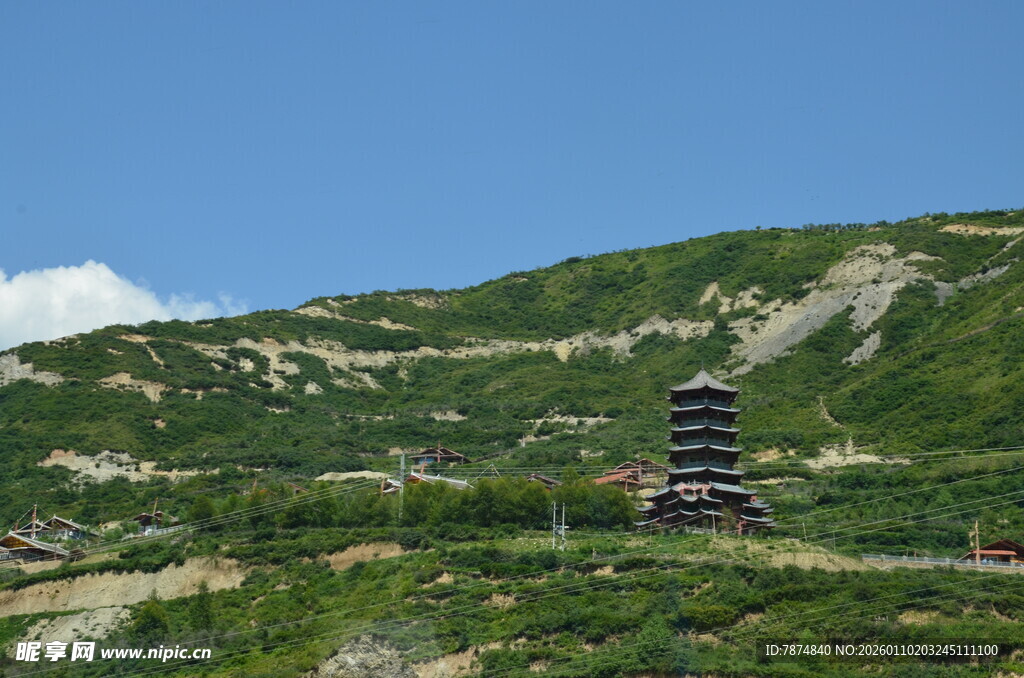 山间宝塔 绿意环绕之景