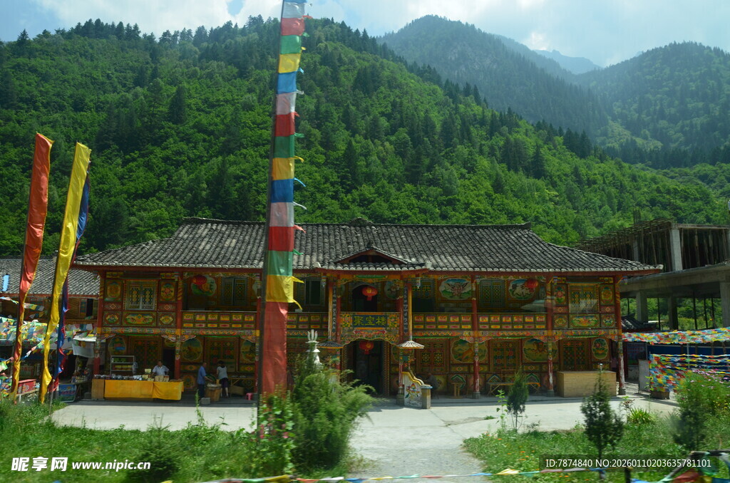 山间藏式风情建筑景观